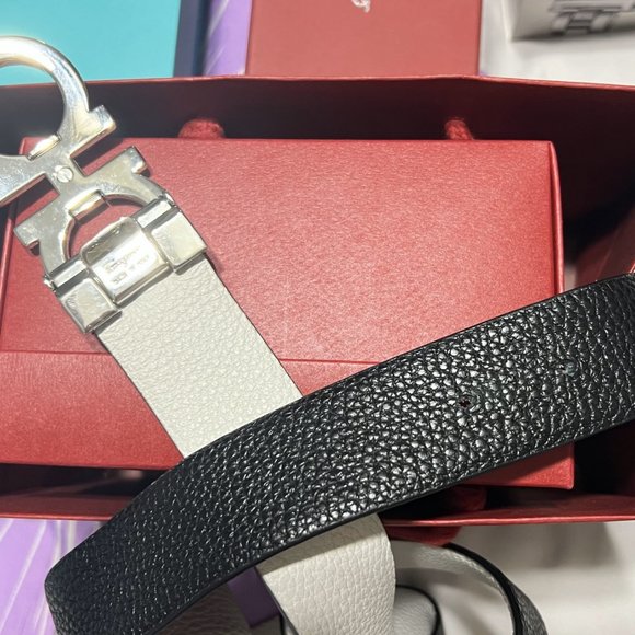 Luxury Elegance: Salvatore Ferragamo Reversible Belt - Picture 3 of 14